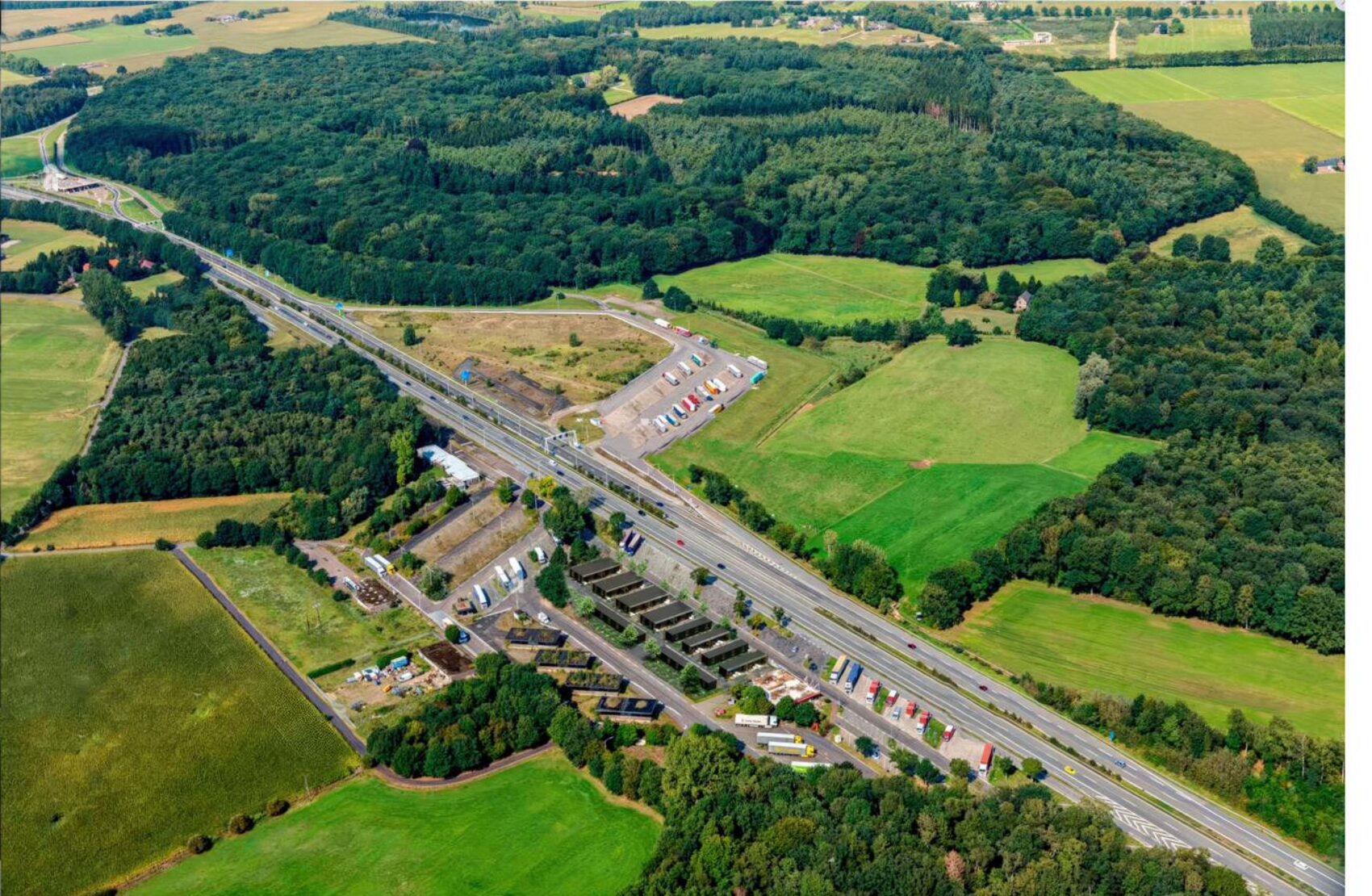 Standort an der Autobahn aus der Luft